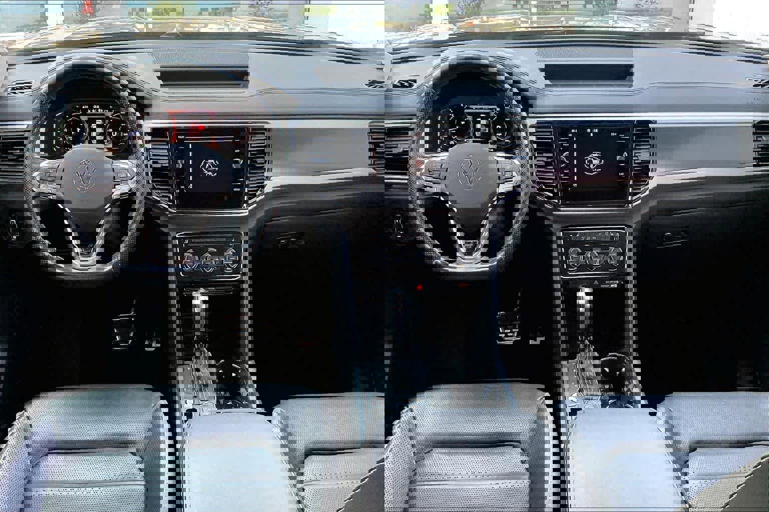 Used 2022 Volkswagen Atlas SEL Premium image 16