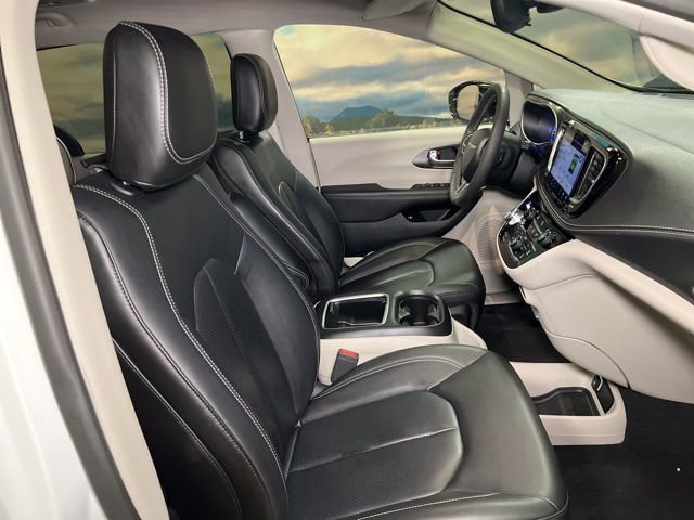 Used 2024 Chrysler Pacifica Limited FWD image 68