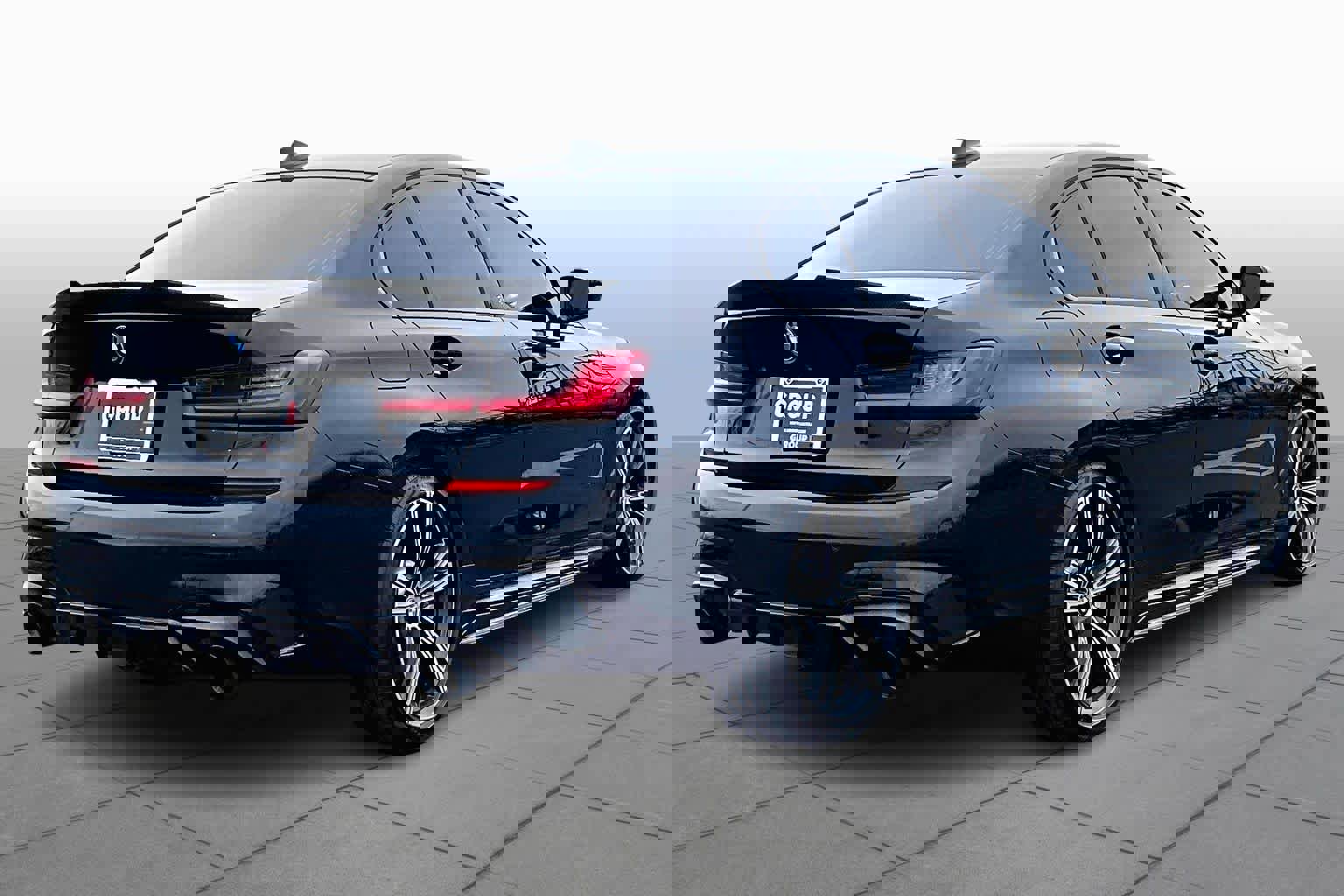 Used 2021 BMW 330i Sedan w/ M Sport Package image 11