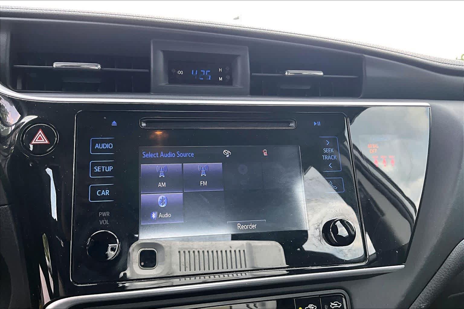 Used 2018 Toyota Corolla LE FWD image 33