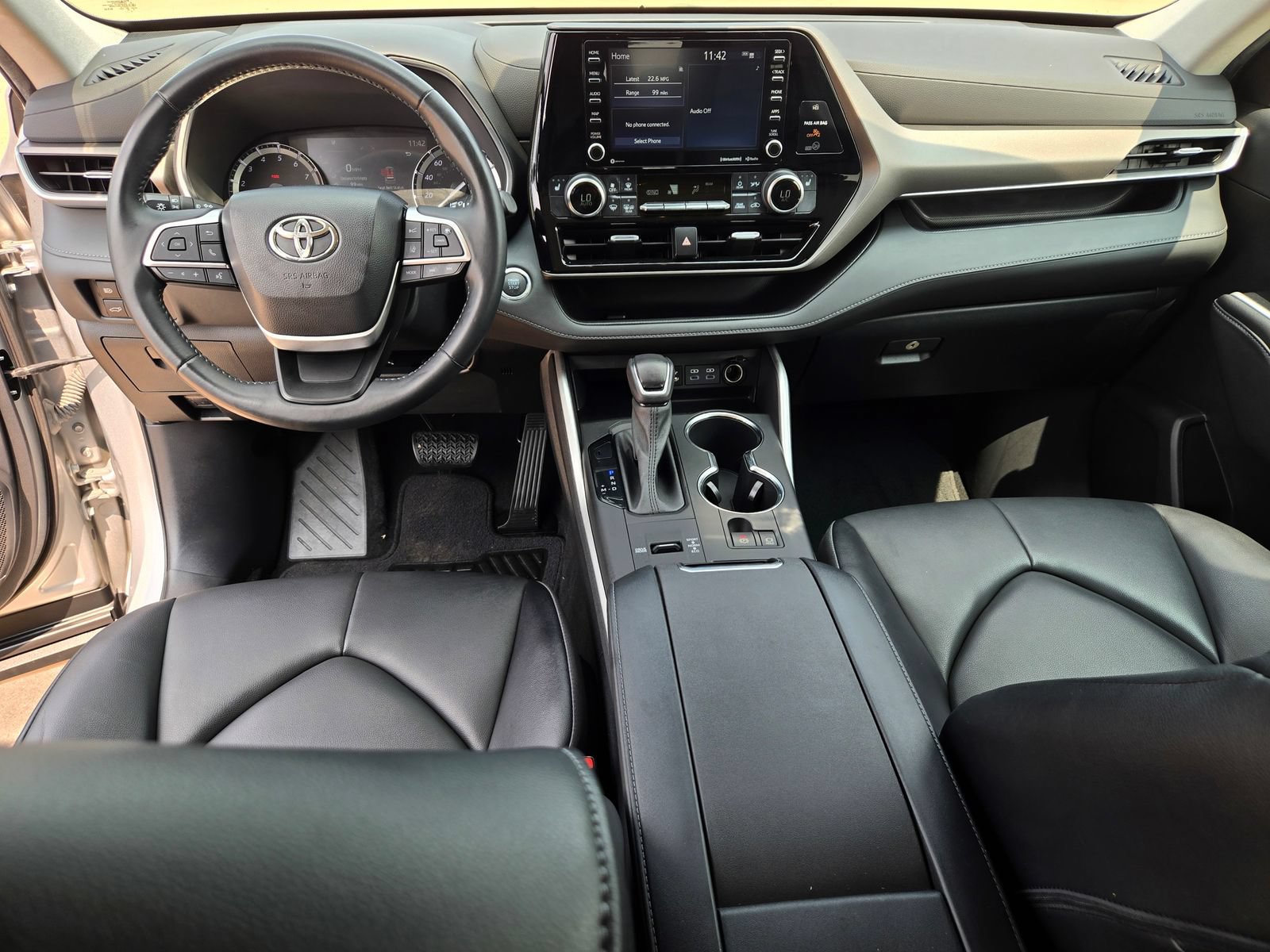Used 2022 Toyota Highlander XLE FWD image 8