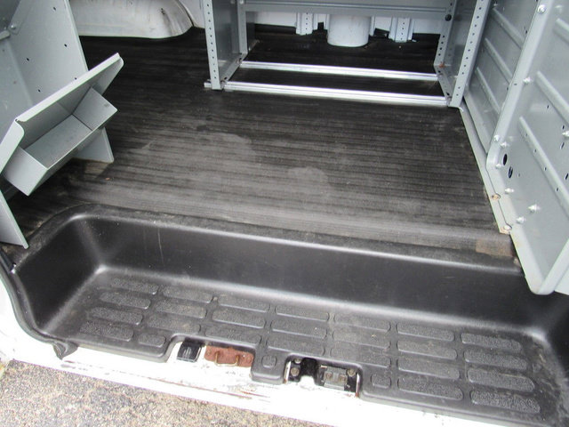 Used 2015 Chevrolet Express 2500 RWD image 19