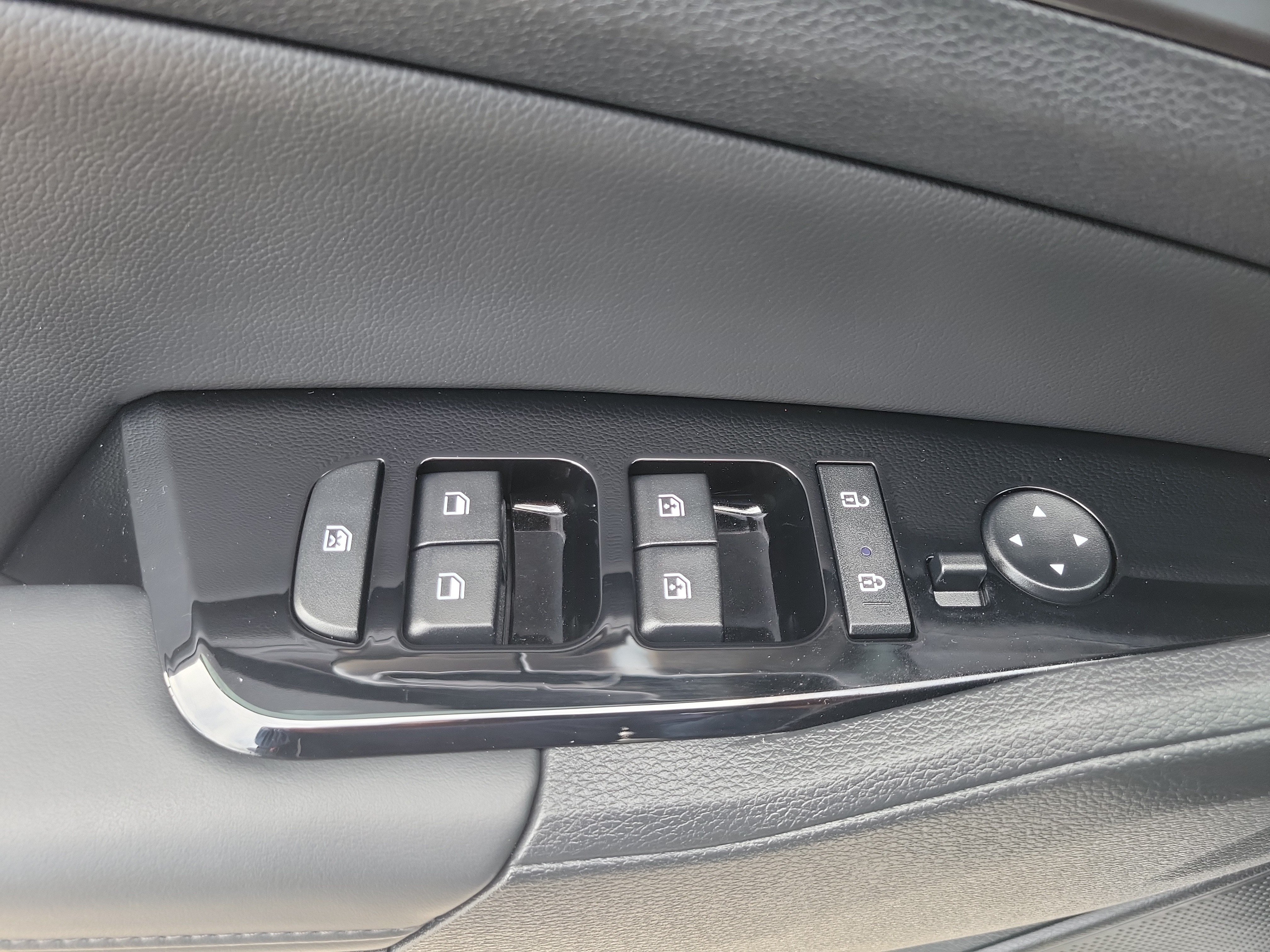 Used 2025 Kia Sportage EX w/ Premium Package FWD image 22