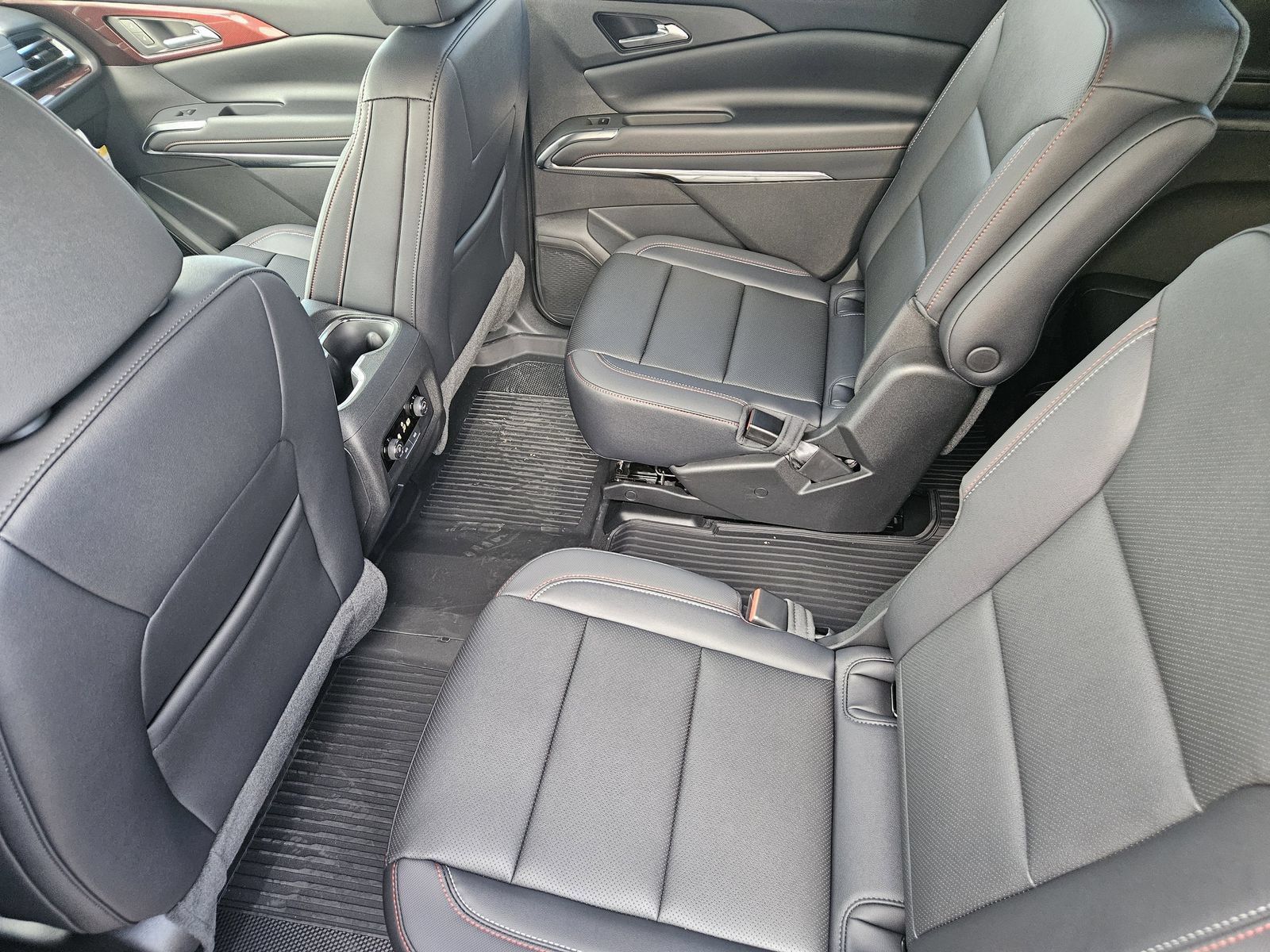 New 2026 Chevrolet Traverse Z71 w/ LPO, Floor Liner Package AWD/4WD image 27