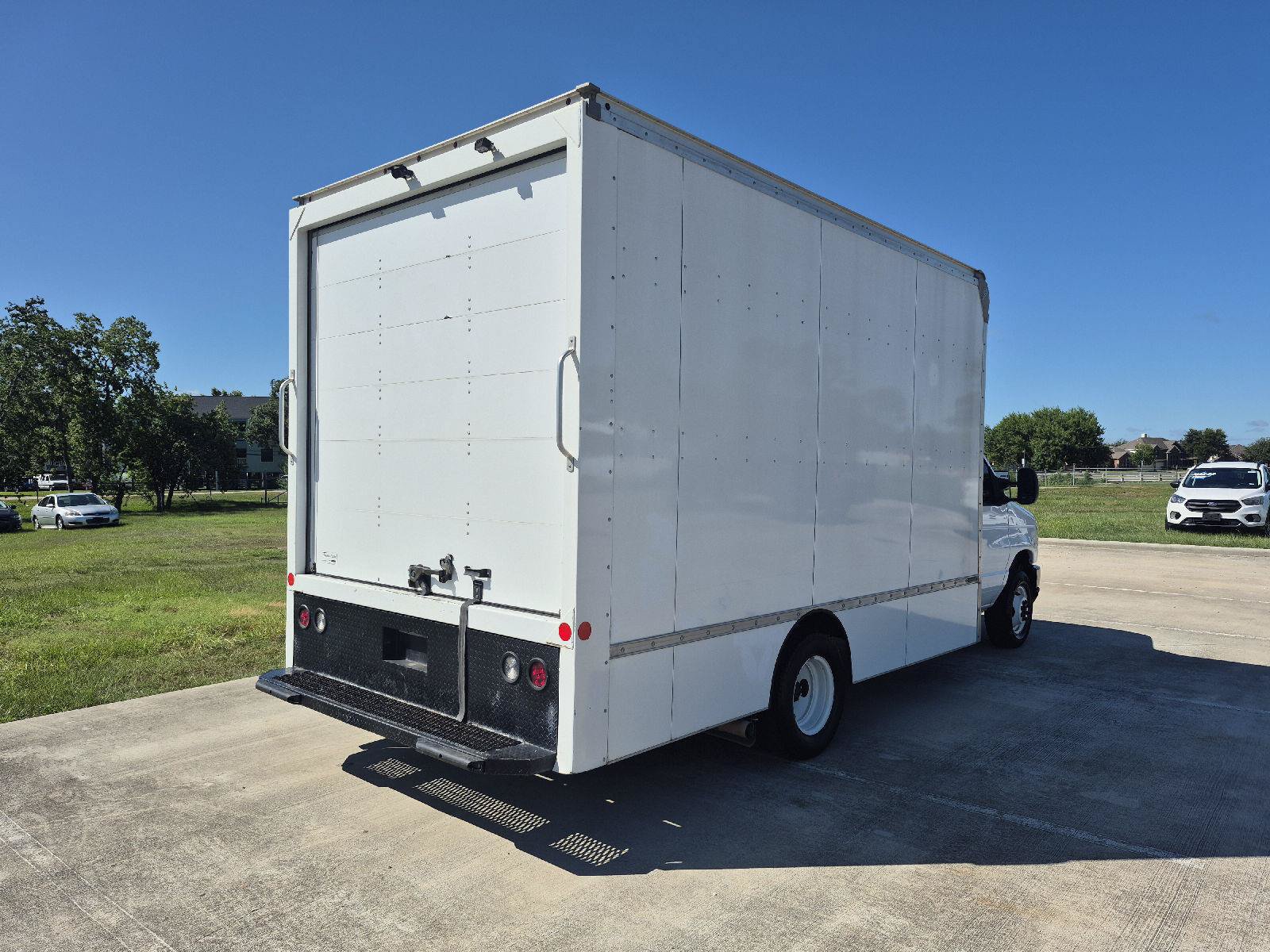 Certified 2024 Ford E-450 and Econoline 450 Super Duty w/ Driver's Safety Package RWD image 8