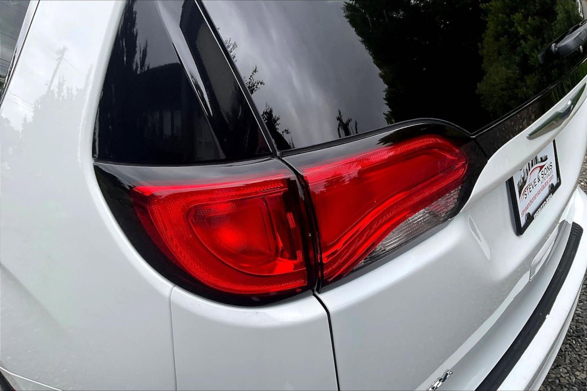 Used 2019 Chrysler Pacifica L FWD image 22