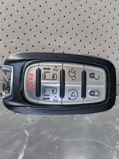 Used 2018 Chrysler Pacifica Touring-L Plus FWD image 32