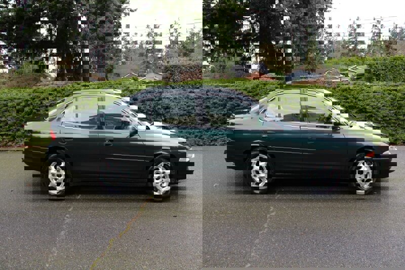 Used 1998 Oldsmobile Intrigue GL image 11