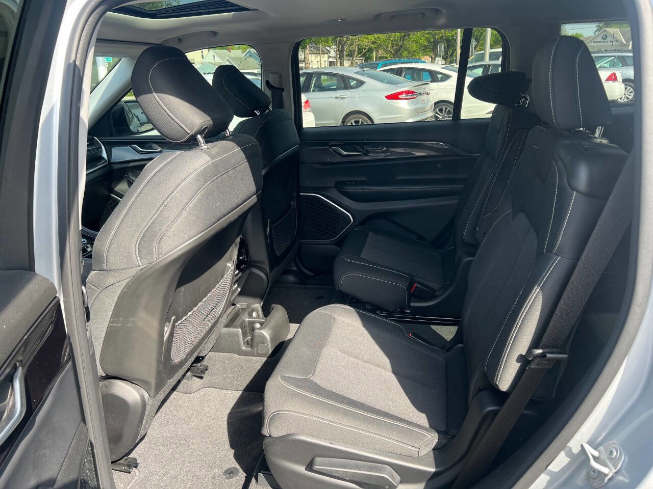 Used 2021 Jeep Grand Cherokee L Laredo w/ Luxury Tech Group I image 22