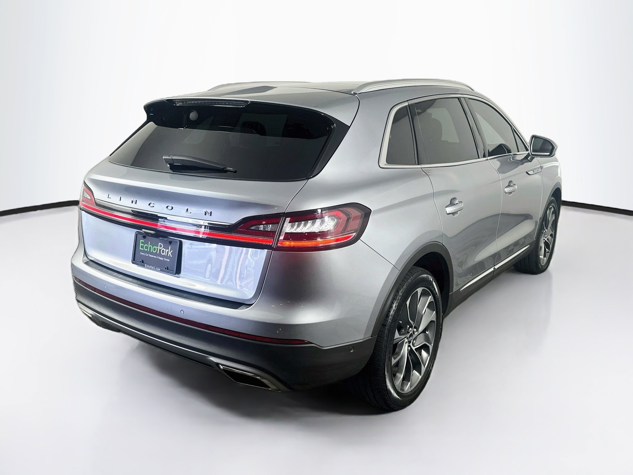 Used 2022 Lincoln Nautilus Reserve w/ Equipment Group 201A FWD image 9