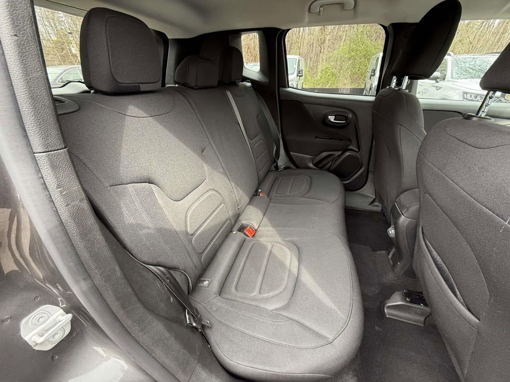 Used 2020 Jeep Renegade Latitude w/ Cold Weather Group image 11