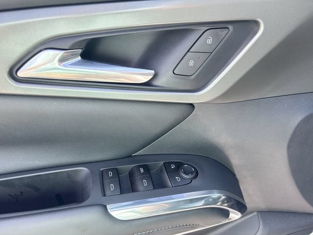 Used 2025 Chevrolet Traverse LT FWD image 13