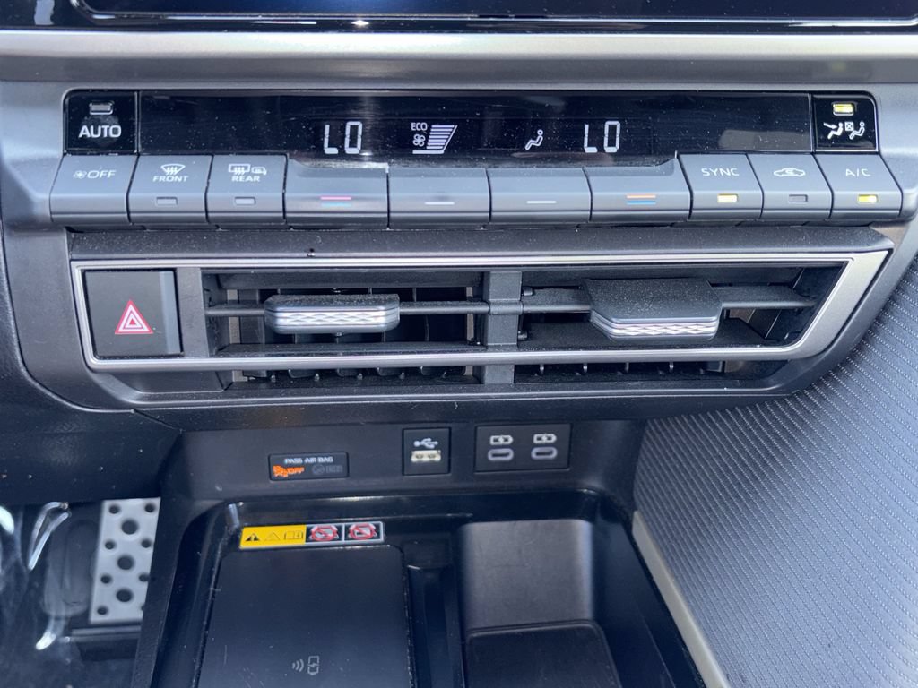 Used 2025 Toyota Camry SE FWD image 15