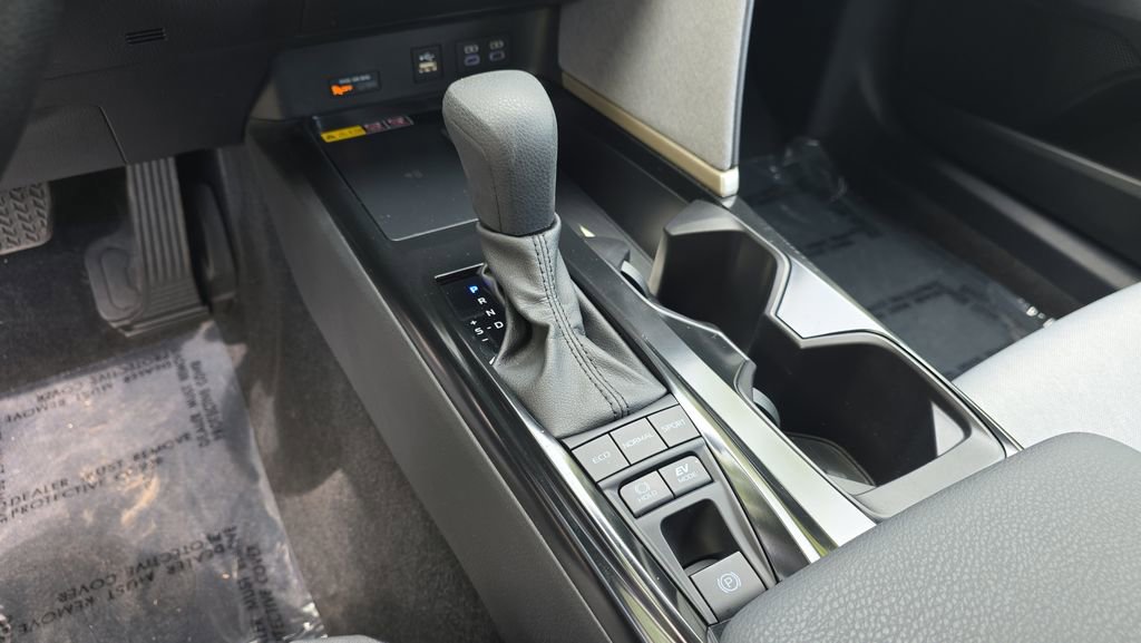 Used 2025 Toyota Camry LE w/ Convenience Package image 15