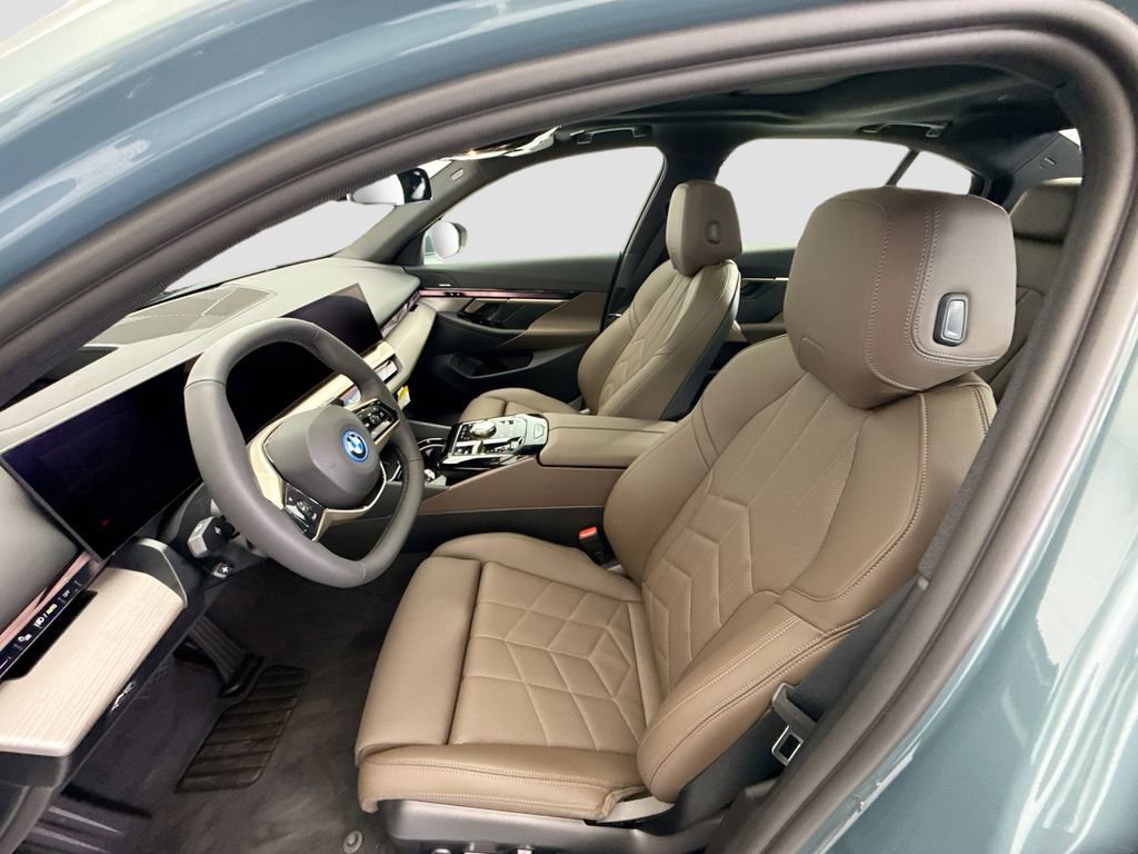 New 2026 BMW i5 eDrive40 w/ Premium Package image 18