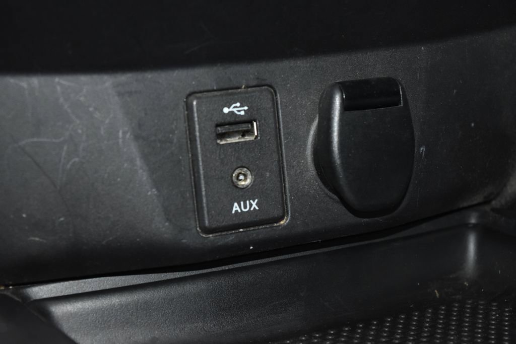 Used 2014 Nissan Rogue SV image 14