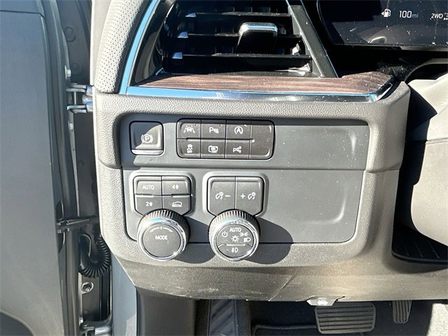 New 2025 Chevrolet Suburban Premier image 18