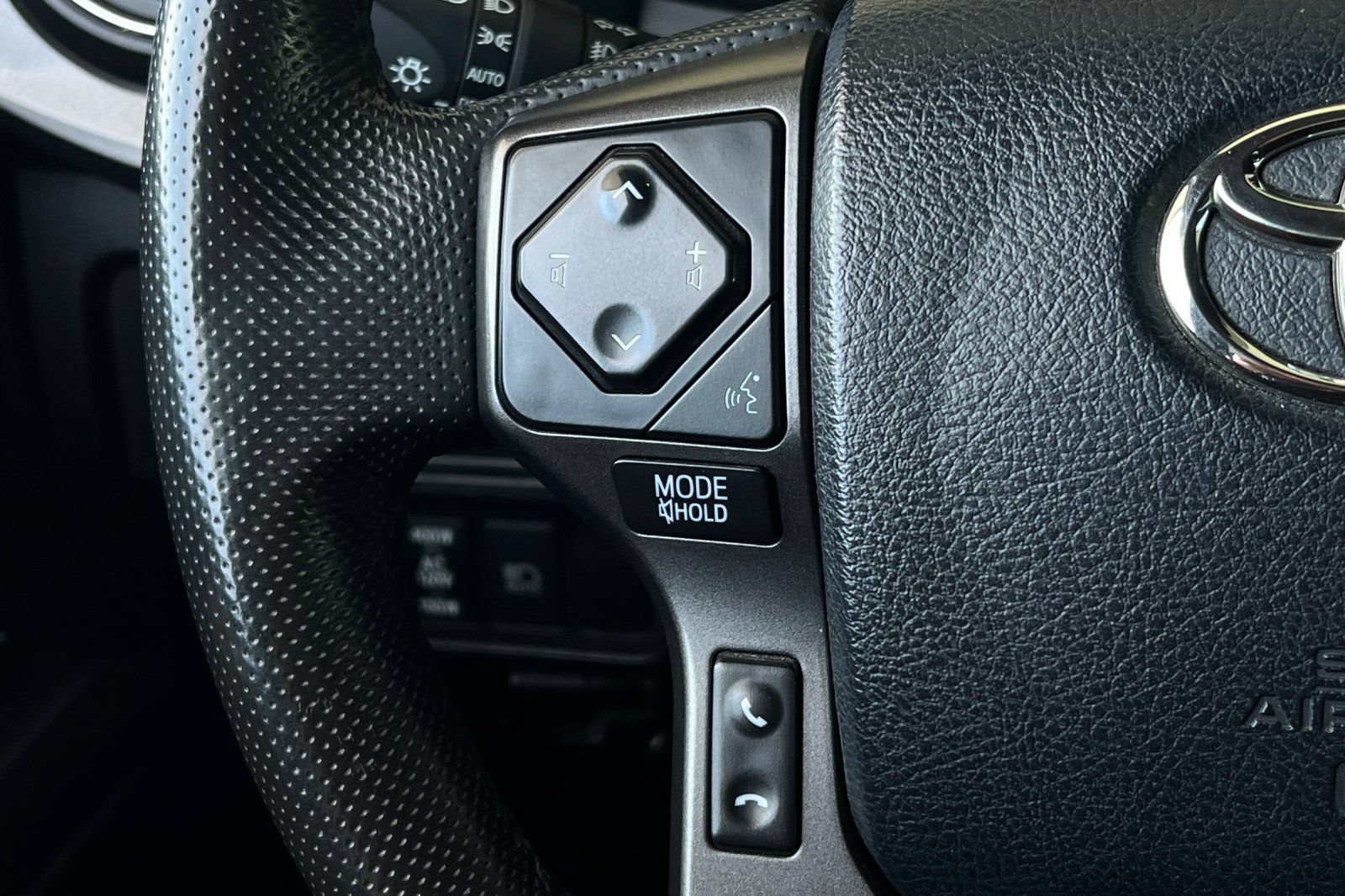 Used 2019 Toyota Tacoma TRD Off-Road w/ TRD Premium Off Road Package AWD/4WD image 31