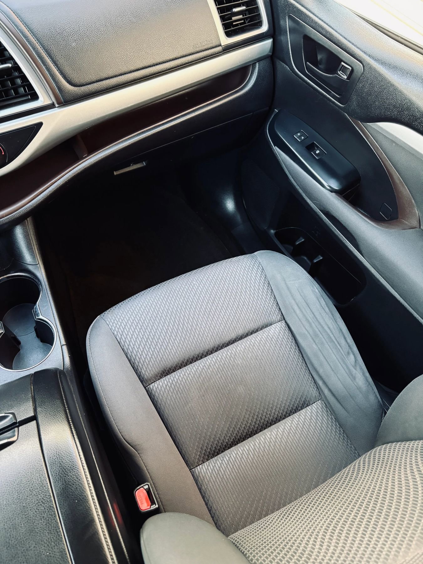 Used 2017 Toyota Highlander LE FWD image 7