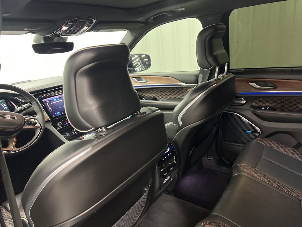 Used 2023 Jeep Grand Cherokee Summit w/ Luxury Tech Group V image 12