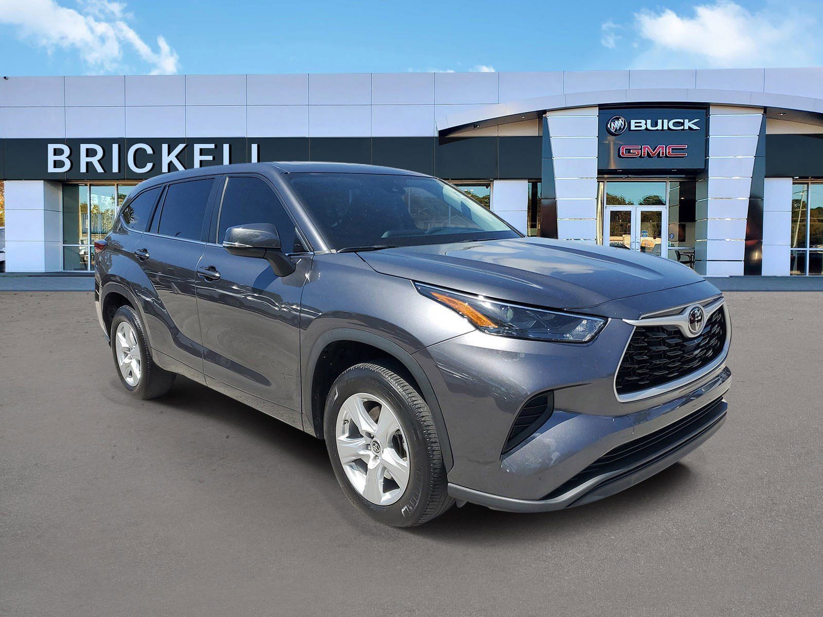 Used 2023 Toyota Highlander L video 2