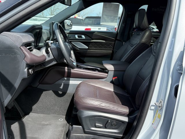Certified 2025 Ford Explorer Platinum w/ LUX Leather Package image 14