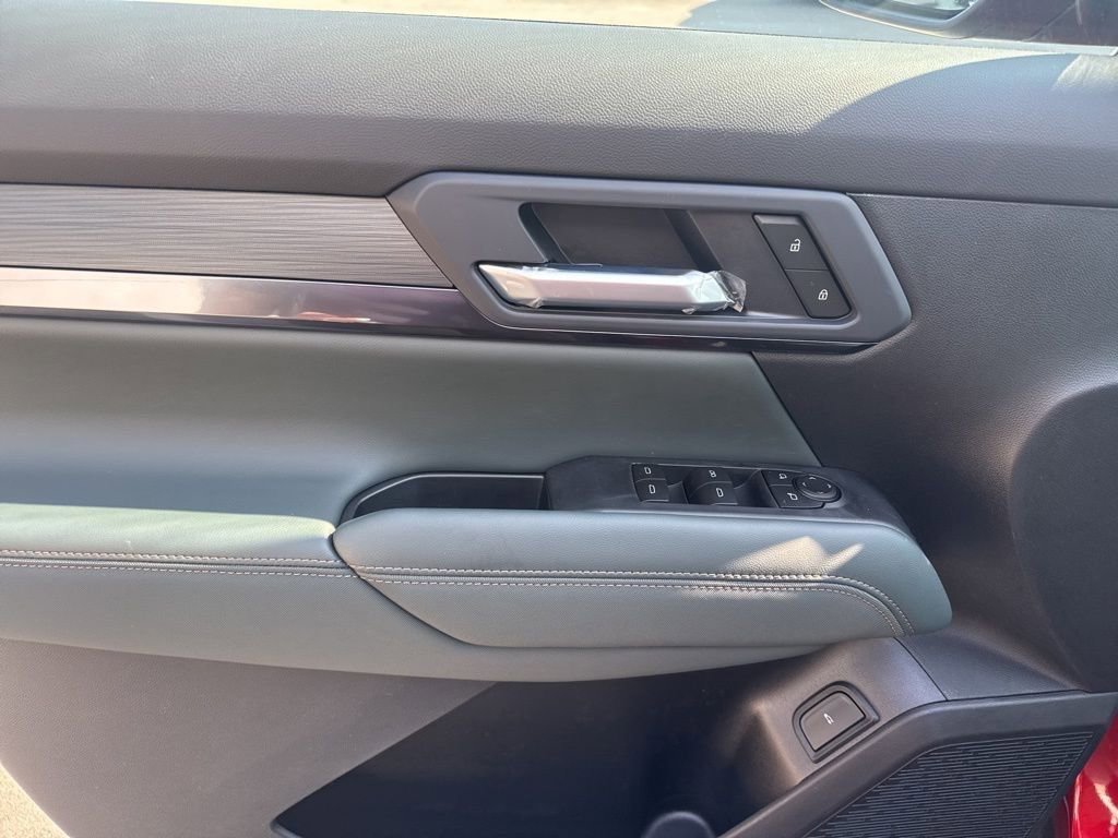 New 2026 GMC Terrain AT4 w/ LPO, Black Badging Package image 19