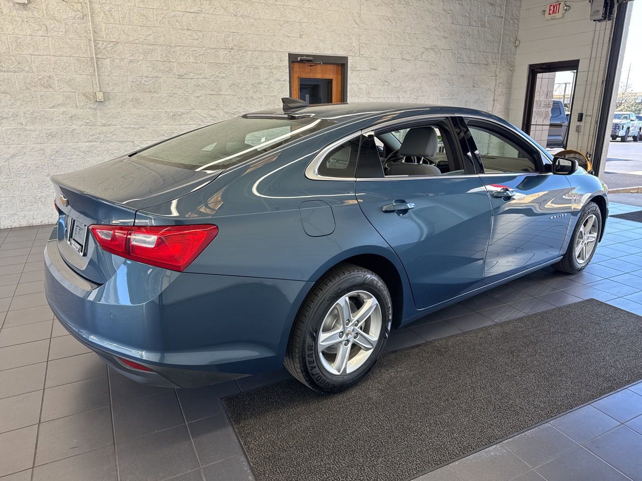 Used 2024 Chevrolet Malibu LS w/ Driver Confidence Package image 9