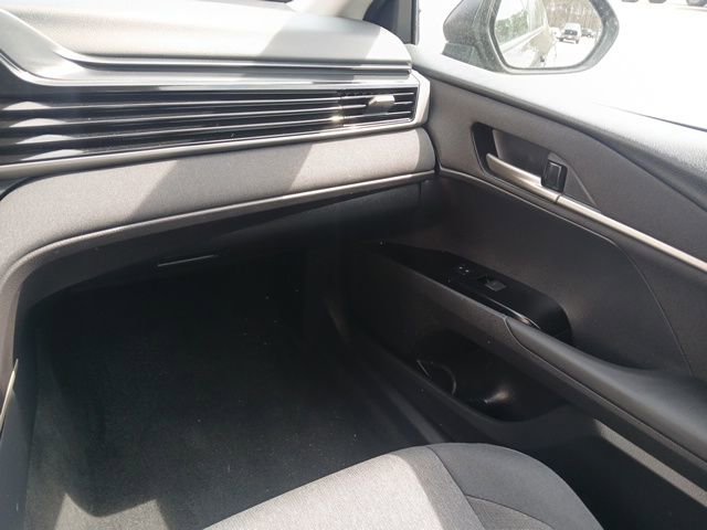 Used 2025 Toyota Camry LE image 27