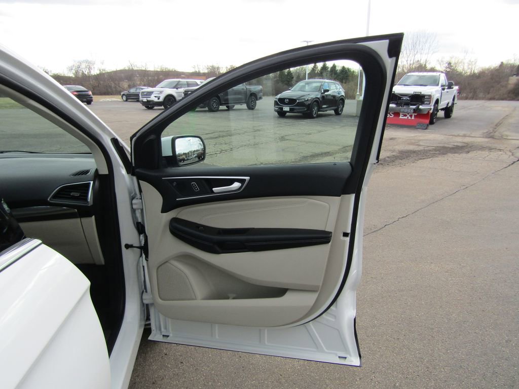 Used 2024 Ford Edge Titanium w/ Equipment Group 301A AWD/4WD image 40