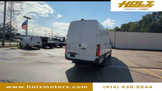 Used 2025 Mercedes-Benz Sprinter 2500 image 2