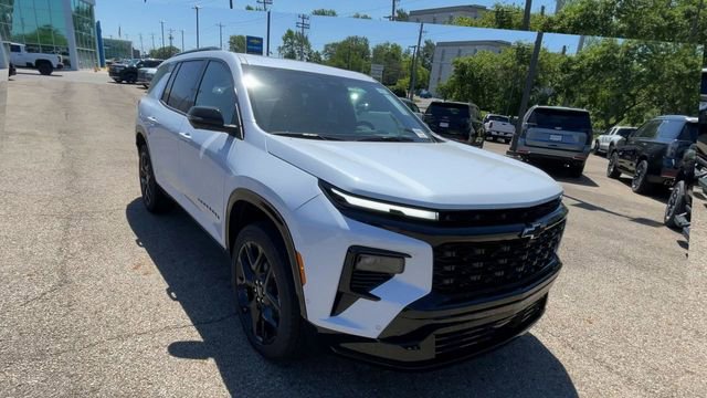 New 2026 Chevrolet Traverse RS w/ LPO, Floor Liner Package AWD/4WD image 4