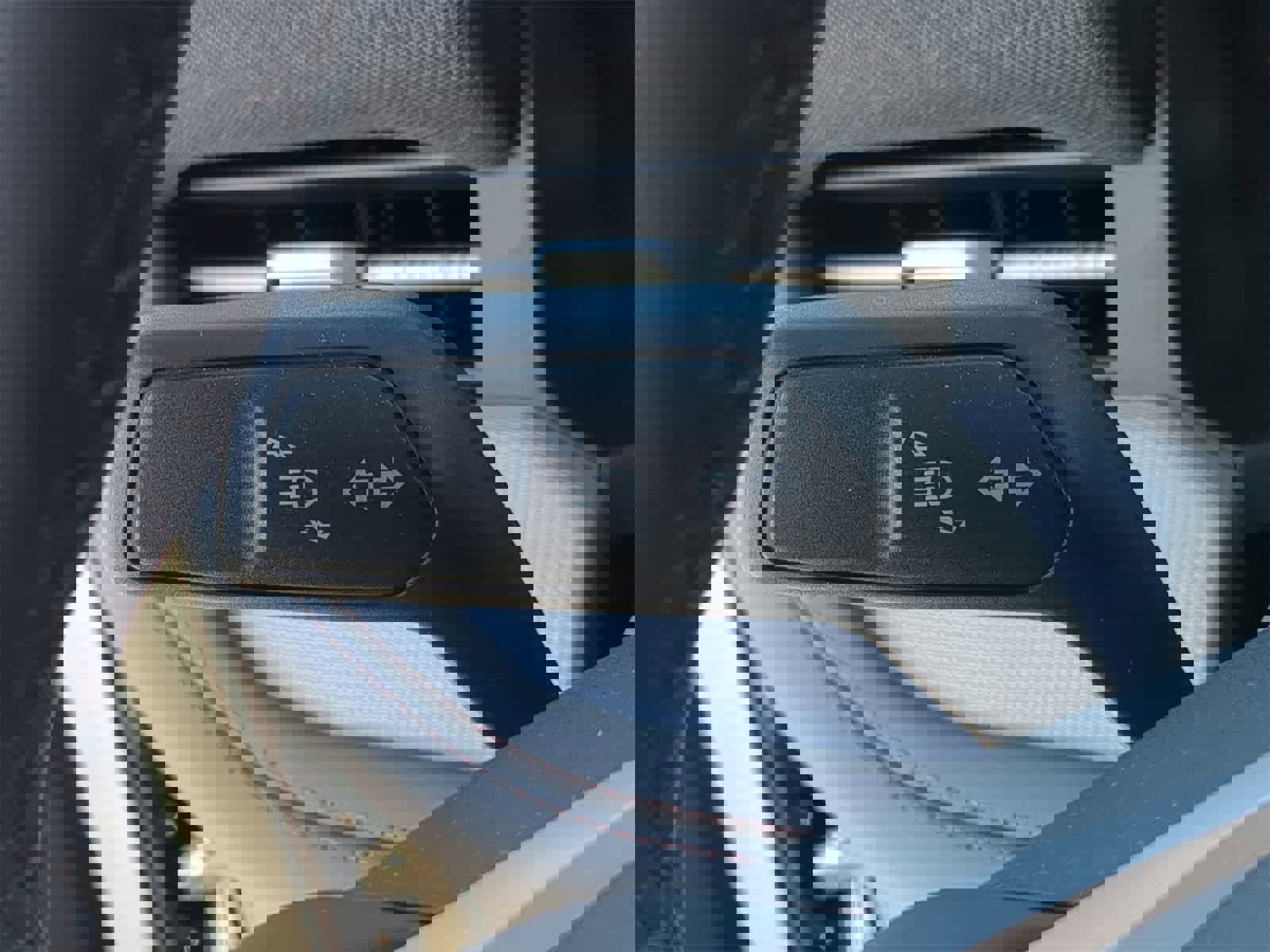 Used 2025 Ford Explorer Active image 33