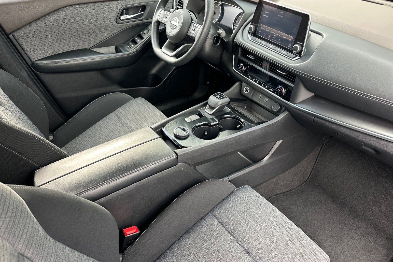 Used 2023 Nissan Rogue SV image 18