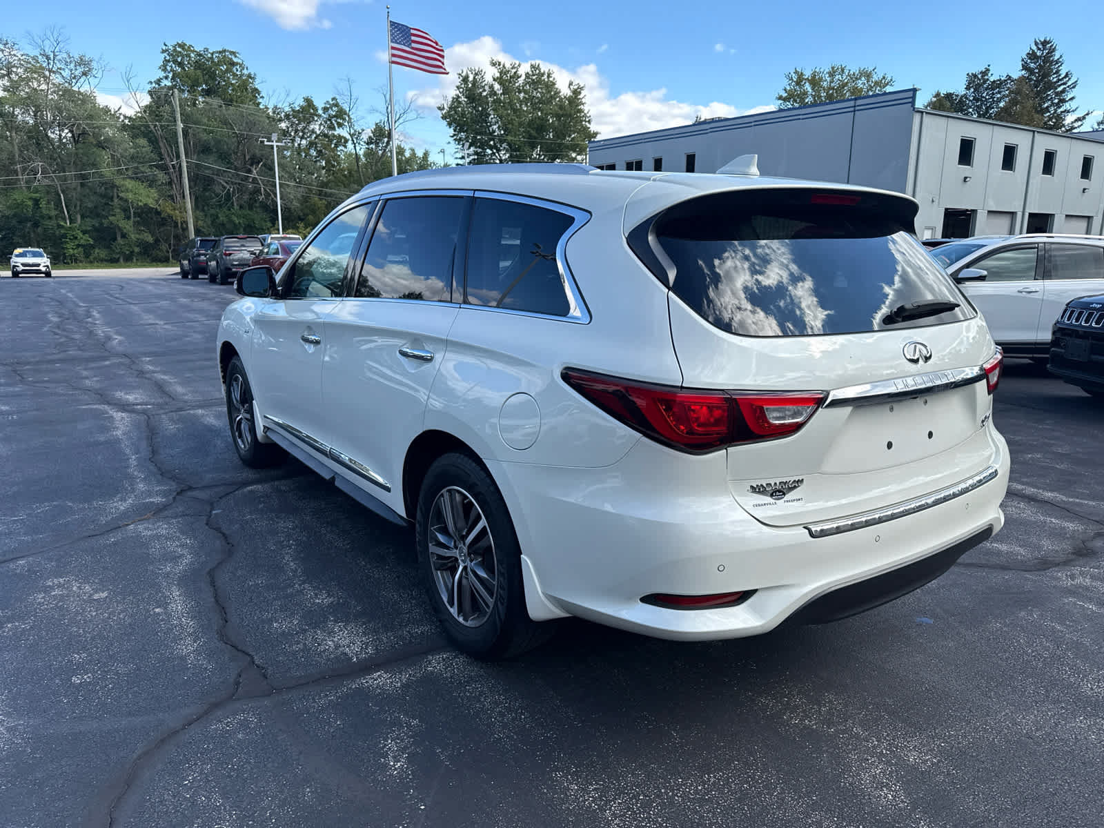 Used 2017 INFINITI QX60 Luxe w/ Premium Plus Package AWD/4WD image 5