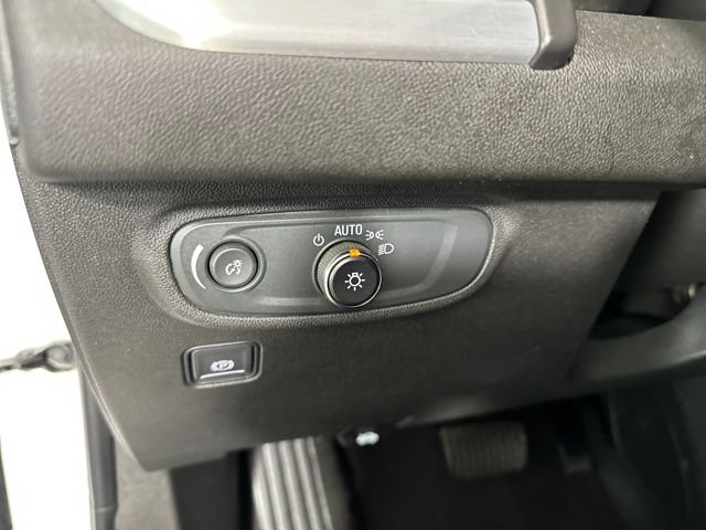 Used 2023 GMC Terrain SLE w/ Driver Convenience Package image 19