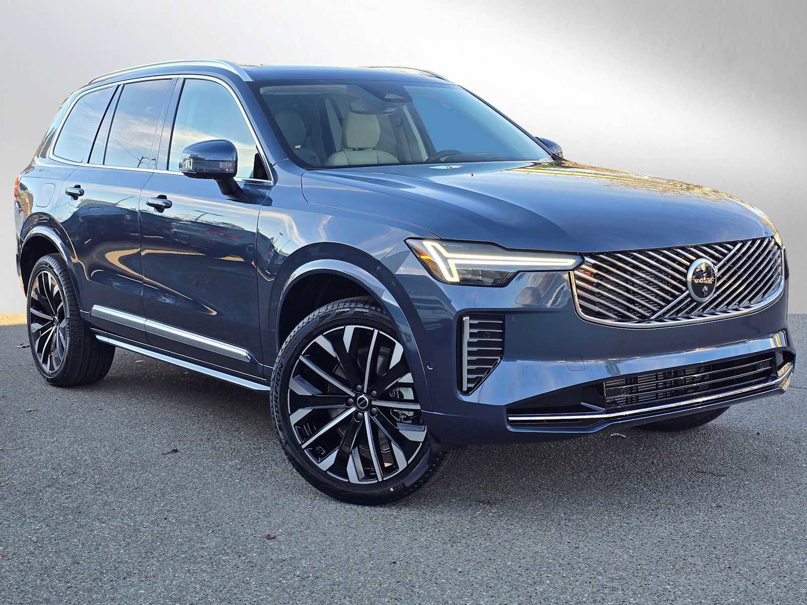 New 2026 Volvo XC90 B6 Ultra w/ Protection Package