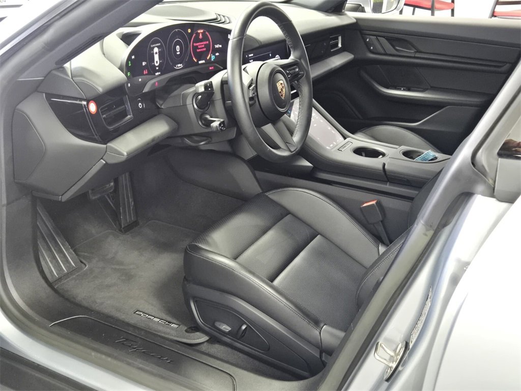 Used 2023 Porsche Taycan image 11