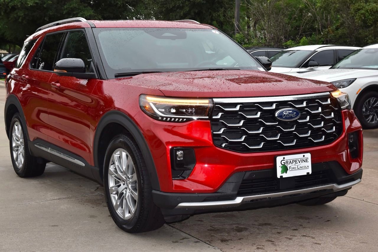 Certified 2025 Ford Explorer Platinum RWD image 4