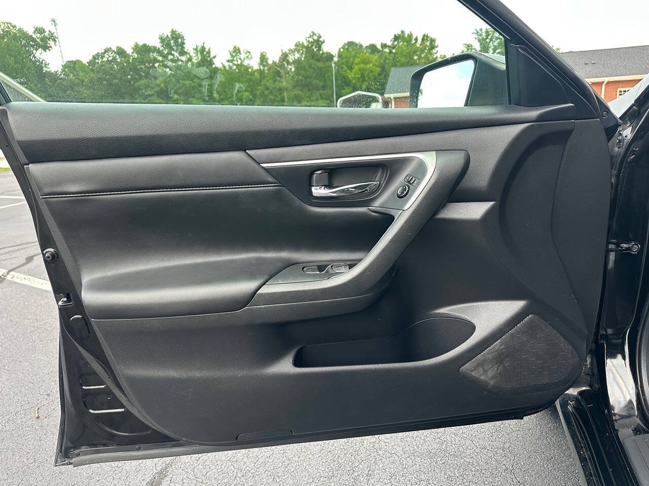 Used 2015 Nissan Altima 2.5 S w/ Power Driver Seat Package FWD image 12