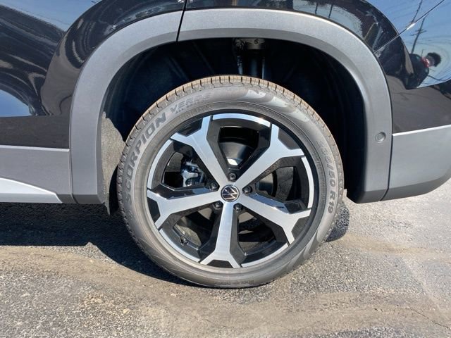 New 2025 Volkswagen Tiguan SE image 18