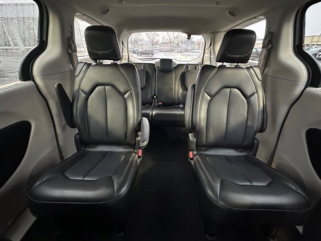 Used 2024 Chrysler Pacifica Touring-L image 29
