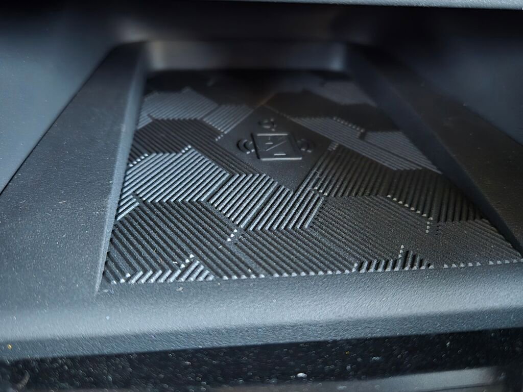 Used 2025 Nissan Versa SR w/ Trunk Package image 22