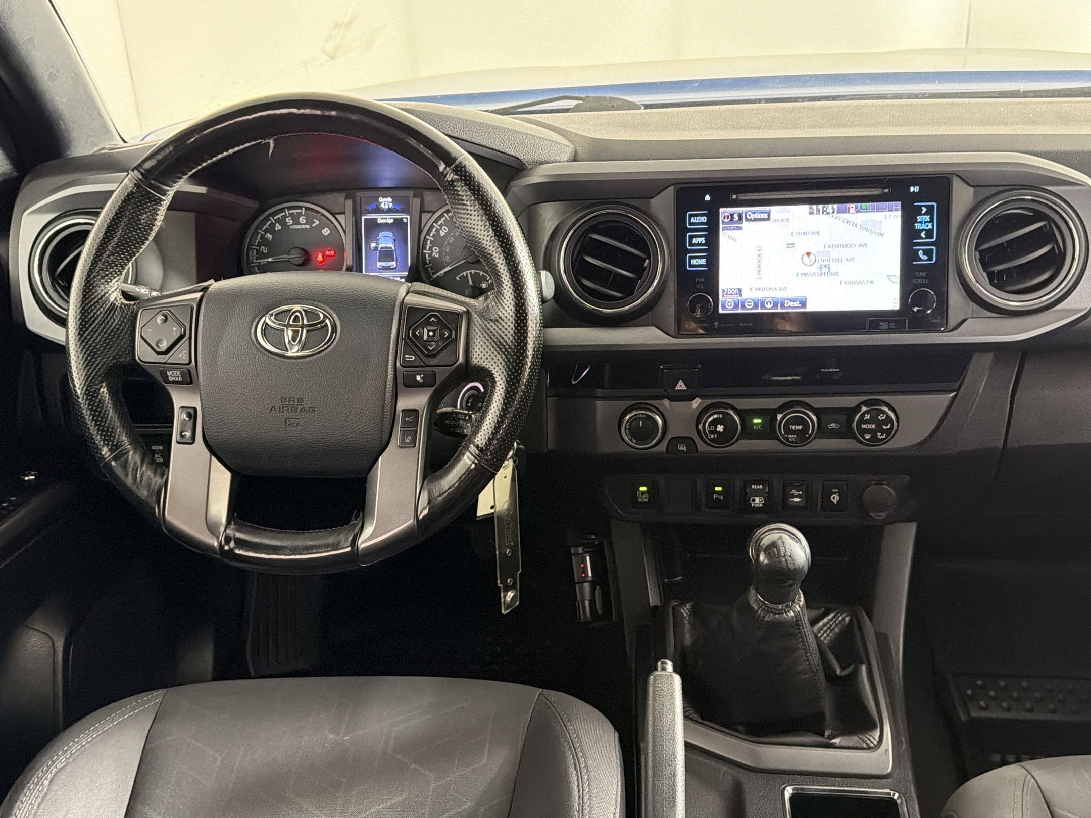 Used 2018 Toyota Tacoma TRD Off-Road w/ Technology Package AWD/4WD image 26