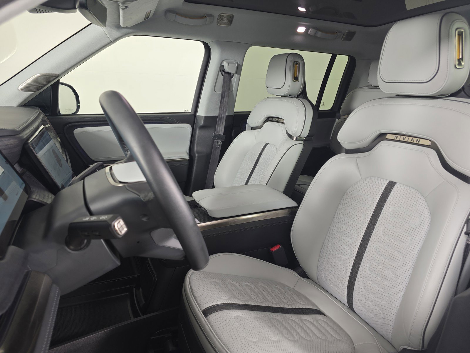 Used 2024 Rivian R1S Adventure AWD/4WD image 20