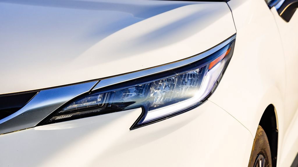 Used 2024 Toyota Sienna XSE w/ XSE Plus Package image 5