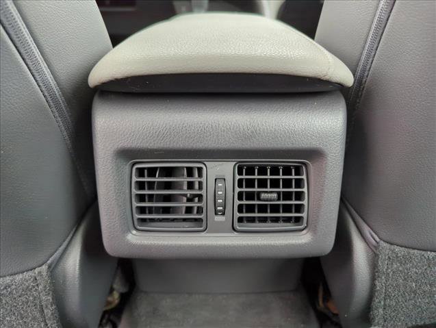 Used 2019 Toyota Camry XLE FWD image 19