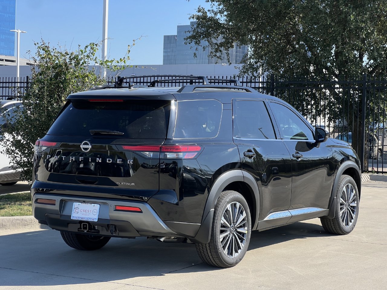 New 2026 Nissan Pathfinder Platinum FWD image 4