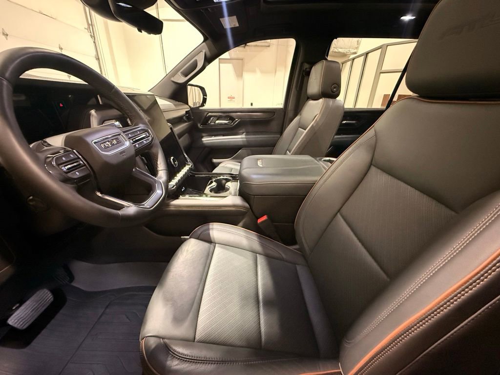Used 2025 GMC Yukon AT4 w/ AT4 Premium Package AWD/4WD image 17