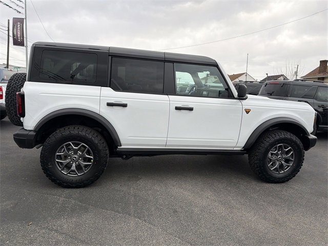 New 2025 Ford Bronco Badlands image 3